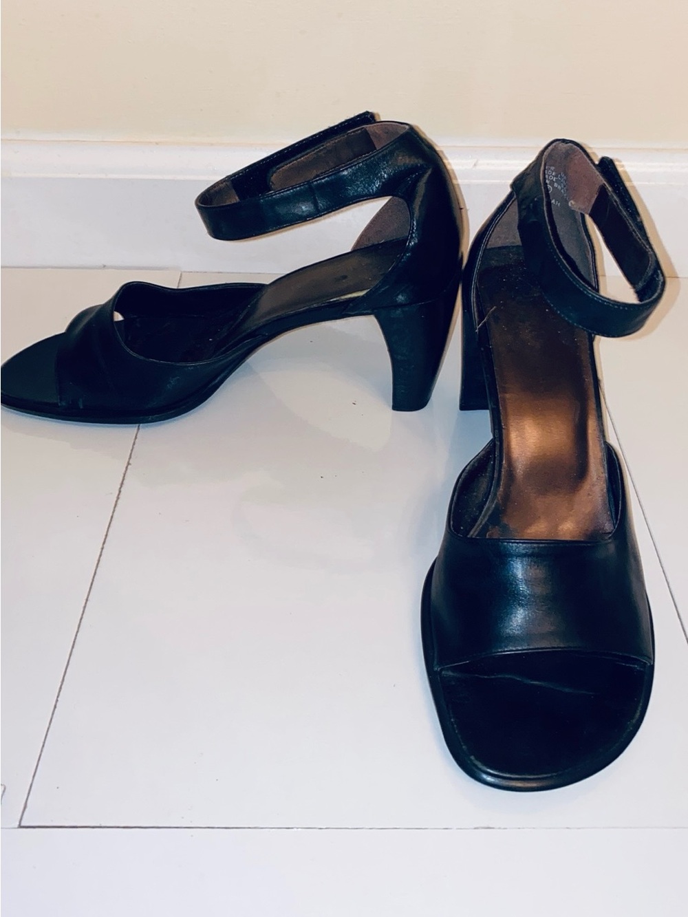 Enzo Angiolini  black leather heels .3” heel. Hook and slide closure. Size 8N.